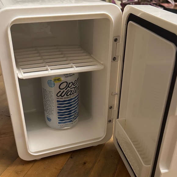 Illuminated White Makeup Organizer with LED Mirror 6 can mini fridge or warmer - Picture 13 of 14